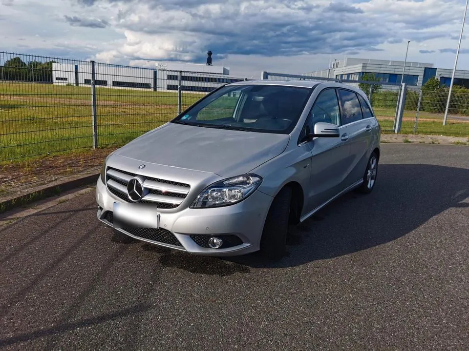 Mercedes-Benz B 200