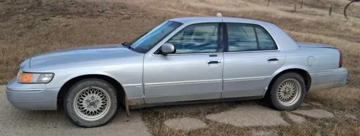 Mercury Grand Marquis 2002 photo 2