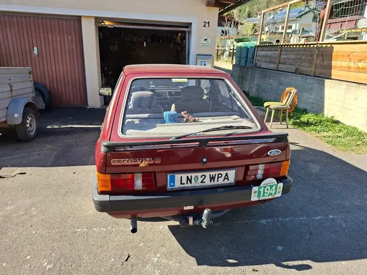 Ford Escort 1985 photo 2