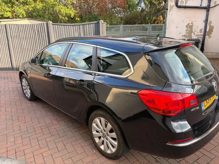 Vauxhall Astra 2014 photo 5