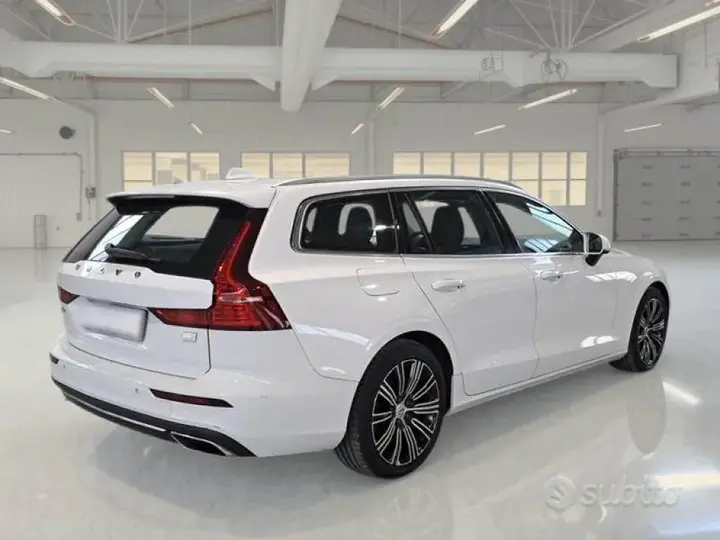Volvo V60 2021 photo 2