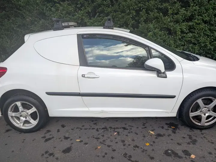 Peugeot 207 2009 photo 4