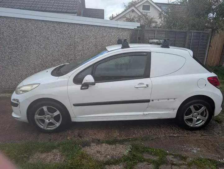 Peugeot 207 2009 photo 2