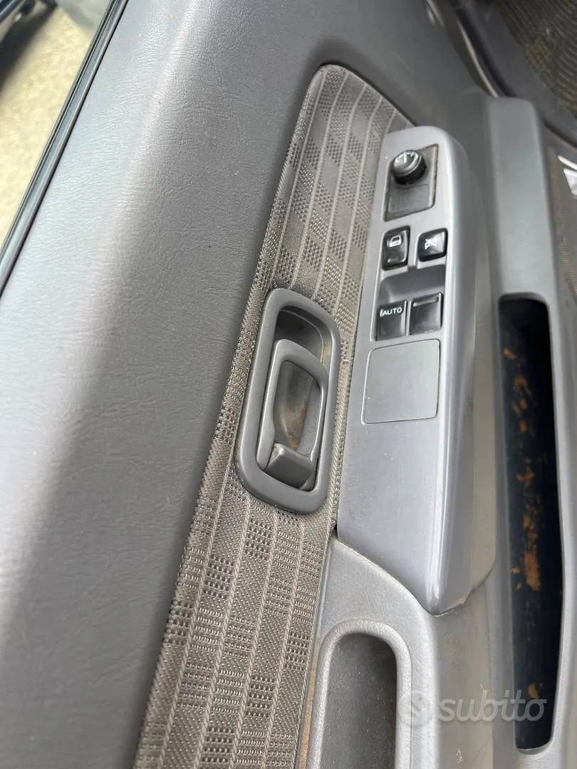 Nissan Np300 2012 photo 2