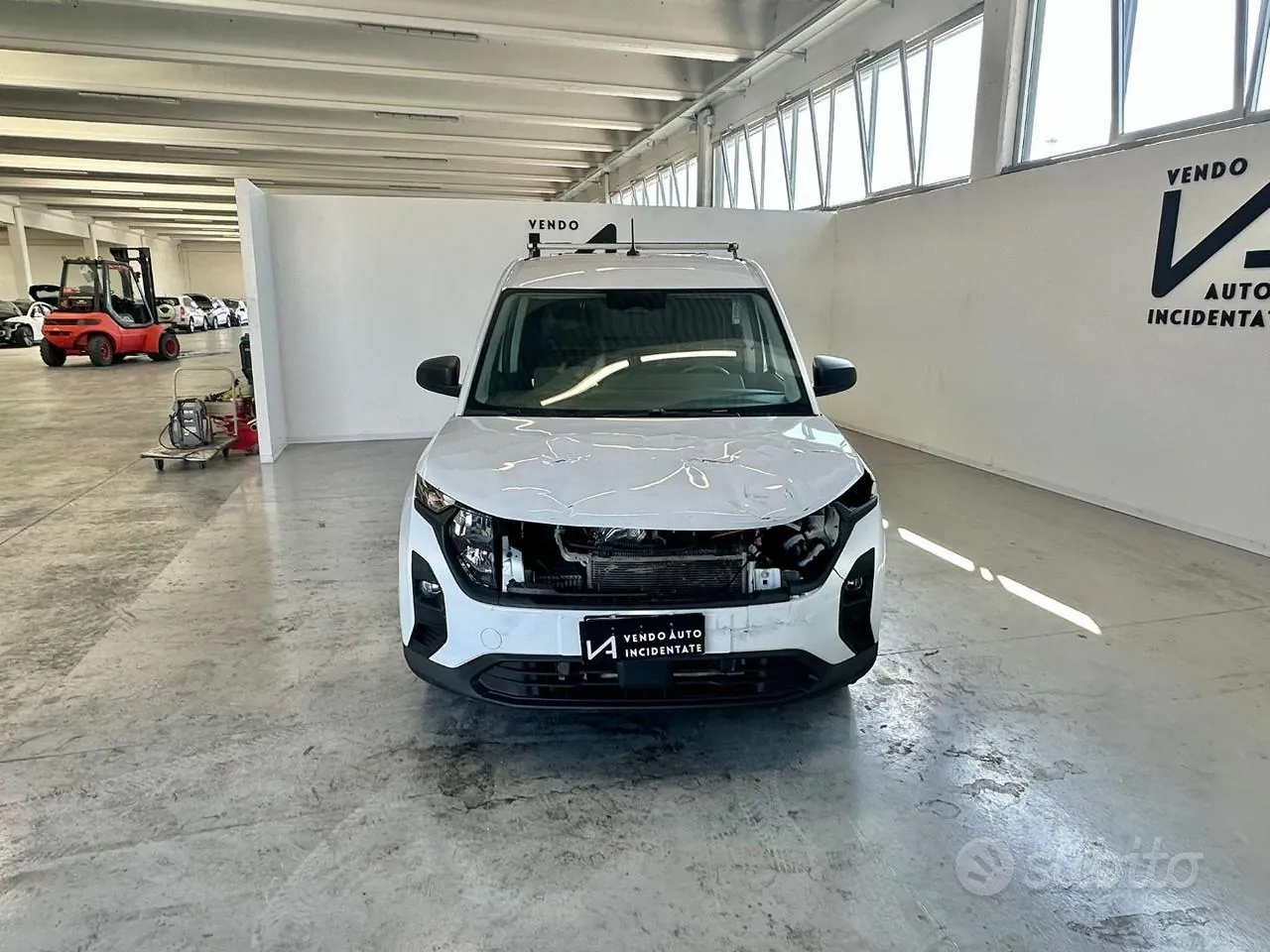 Ford Transit Courier 2025 photo 2