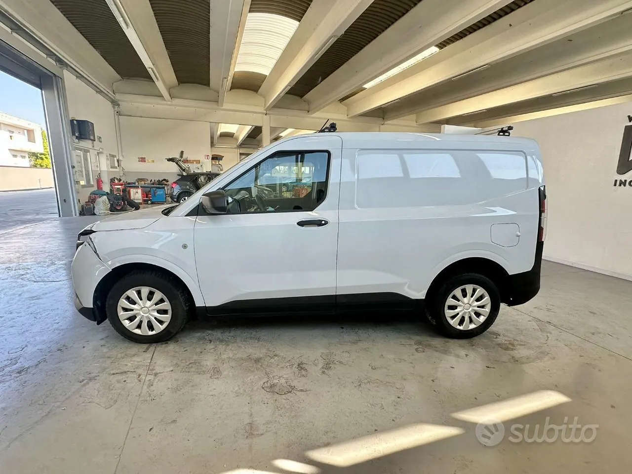 Ford Transit Courier 2025 photo 4