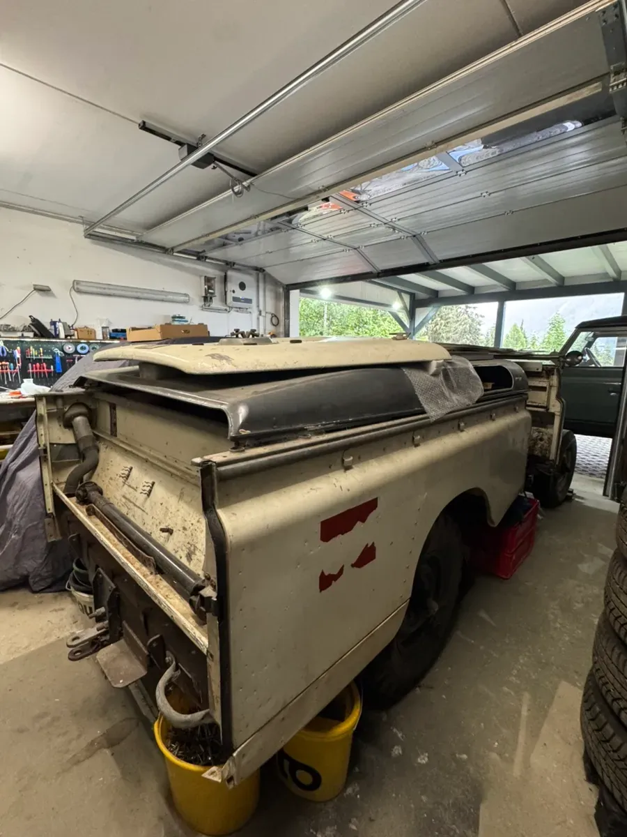 Land Rover Defender 1961 photo 3