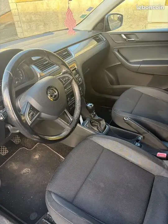 Skoda Rapid 2014 photo 2