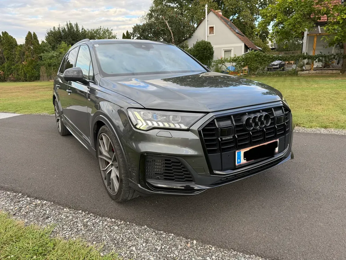 Audi Q7 2021 photo 2