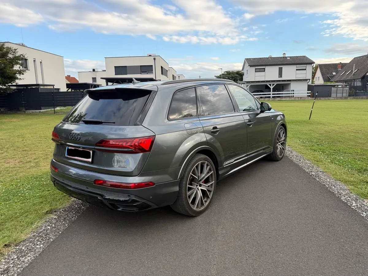 Audi Q7 2021 photo 3