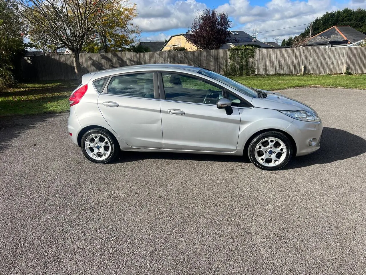 Ford Fiesta 2012 photo 2