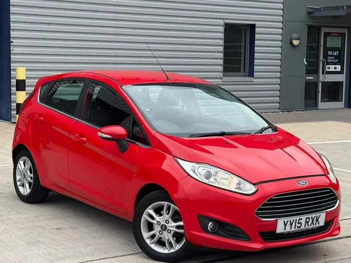 Ford Fiesta 2015 photo 2