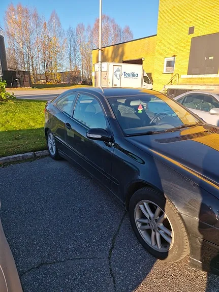 Mercedes-Benz C220 2001 photo 2
