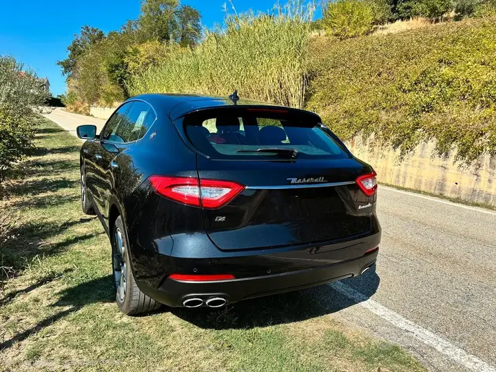 Maserati Levante 2018 photo 2