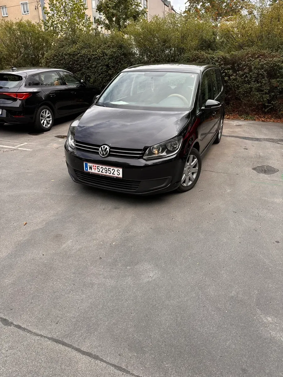 Volkswagen Touran 2013 photo 2