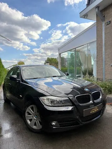 BMW 318I 2011 photo 2