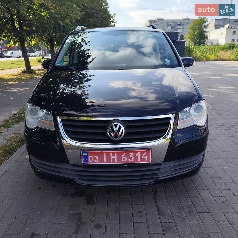 Volkswagen Touran 2008 photo 2