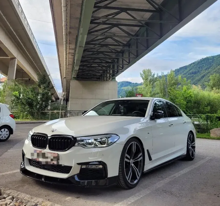 BMW 5 Series 2018 photo 2