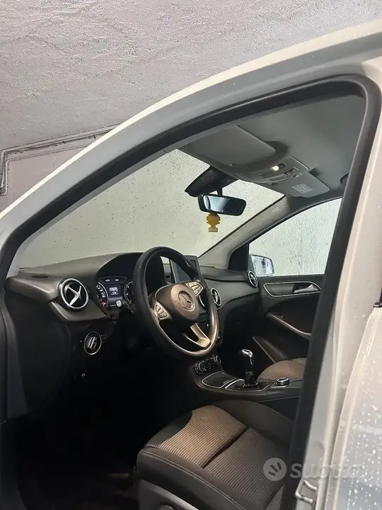 Mercedes-Benz B-Class 2017 photo 5