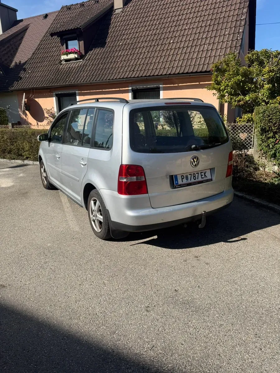 Volkswagen Touran 2007 photo 2