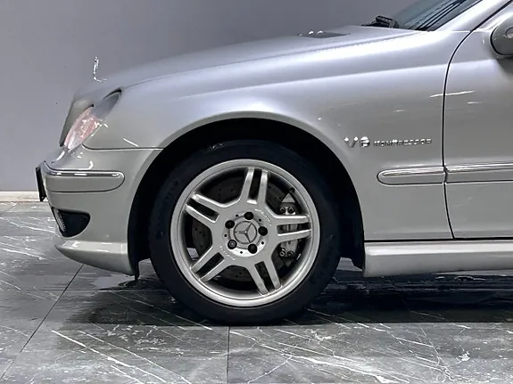 Mercedes-Benz C32 2004 photo 5