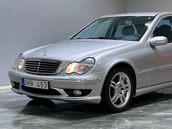 Mercedes-Benz C32 2004 photo 4