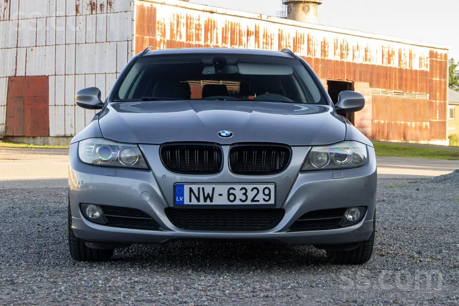 BMW 318 2010 photo 5