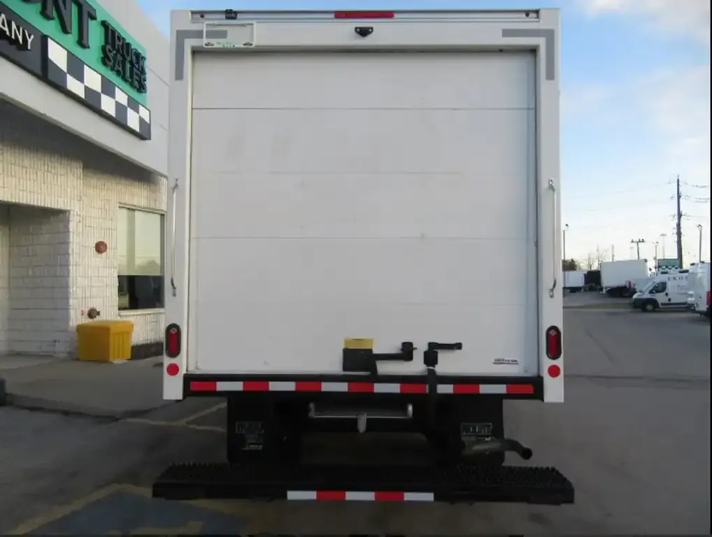 GMC Savana 3500 2023 photo 4