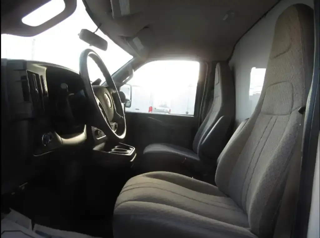 GMC Savana 3500 2023 photo 3