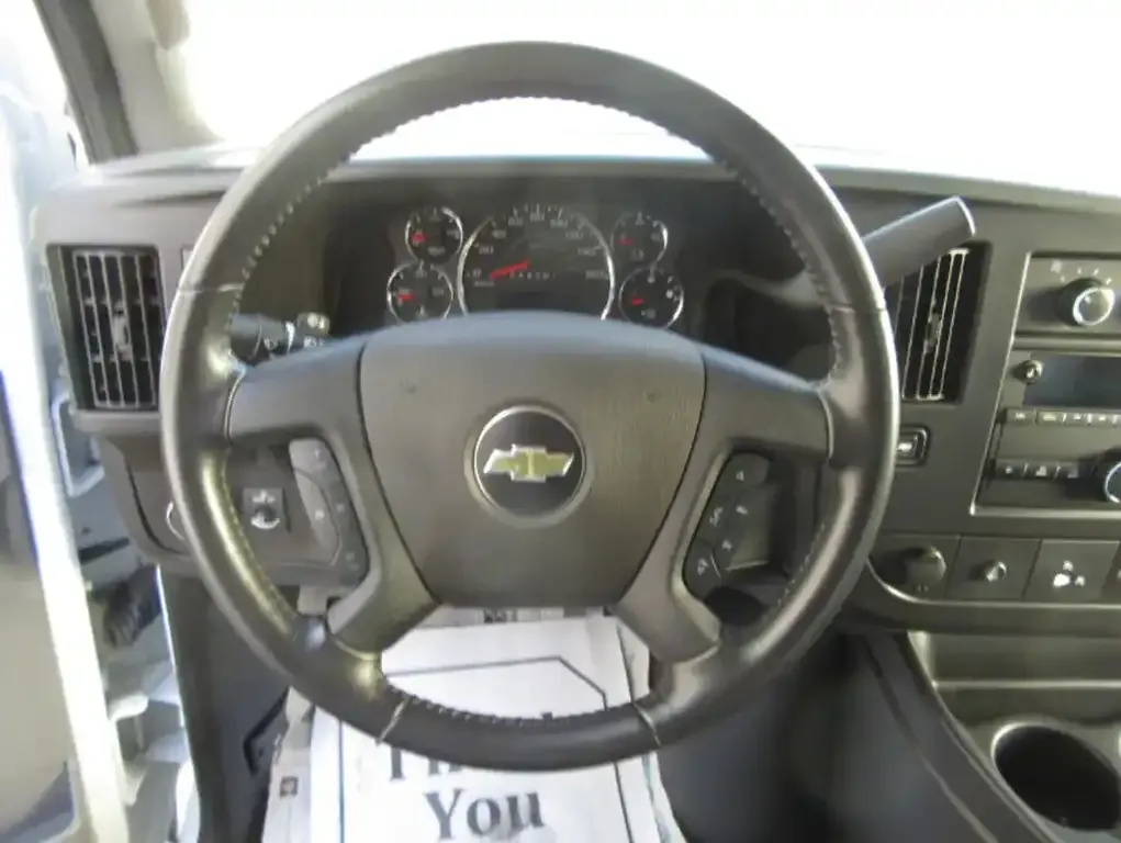 GMC Savana 3500 2023 photo 5