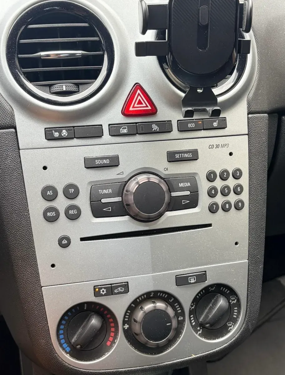 Opel Corsa 2012 photo 3