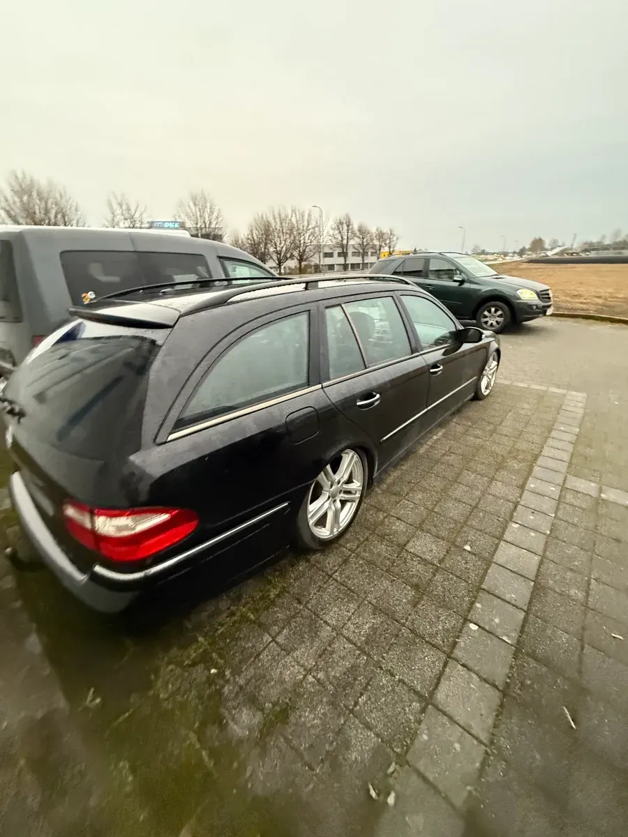 Mercedes-Benz E-Class 2006 photo 2
