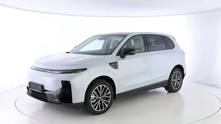 Leapmotor B10