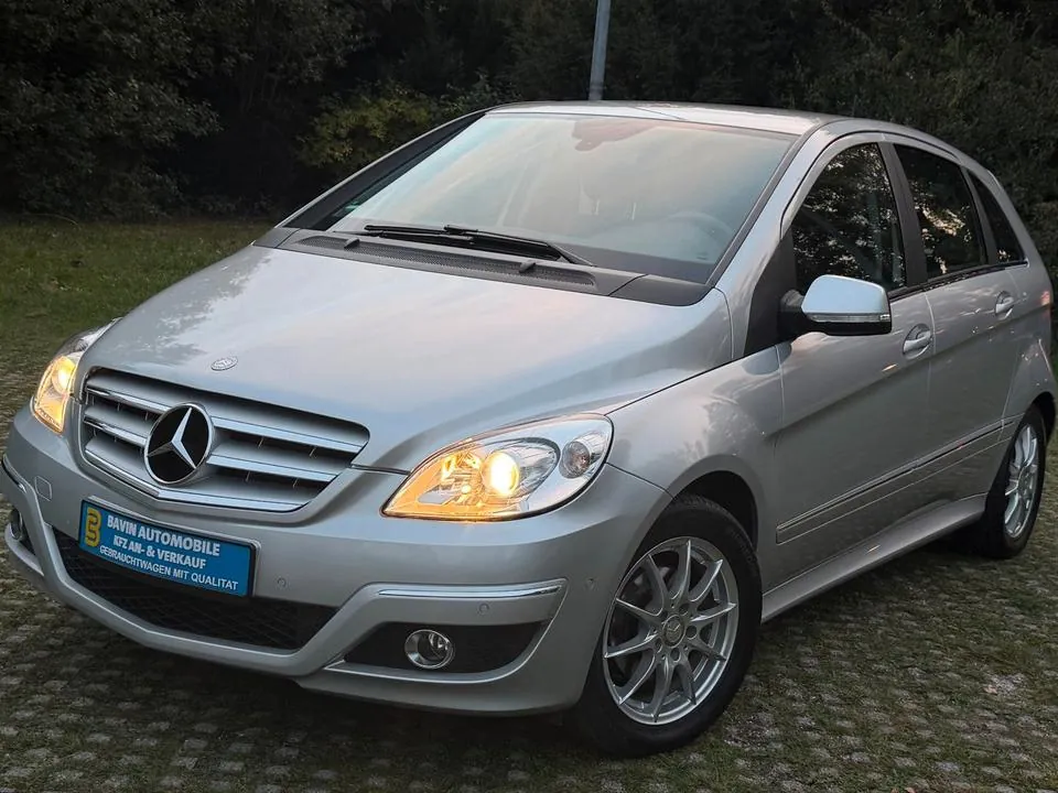 Mercedes-Benz B180