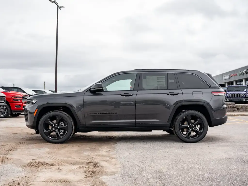 Jeep Grand Cherokee 2026 photo 5