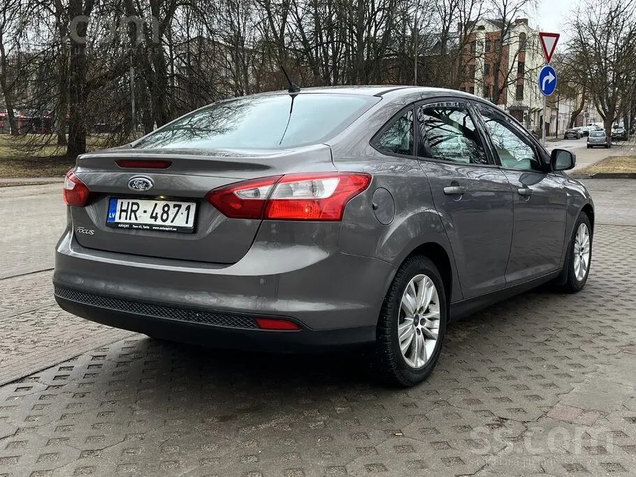 Ford Focus 2011 photo 3