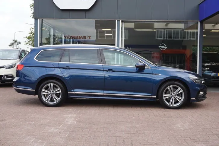 Volkswagen Passat 2022 photo 3
