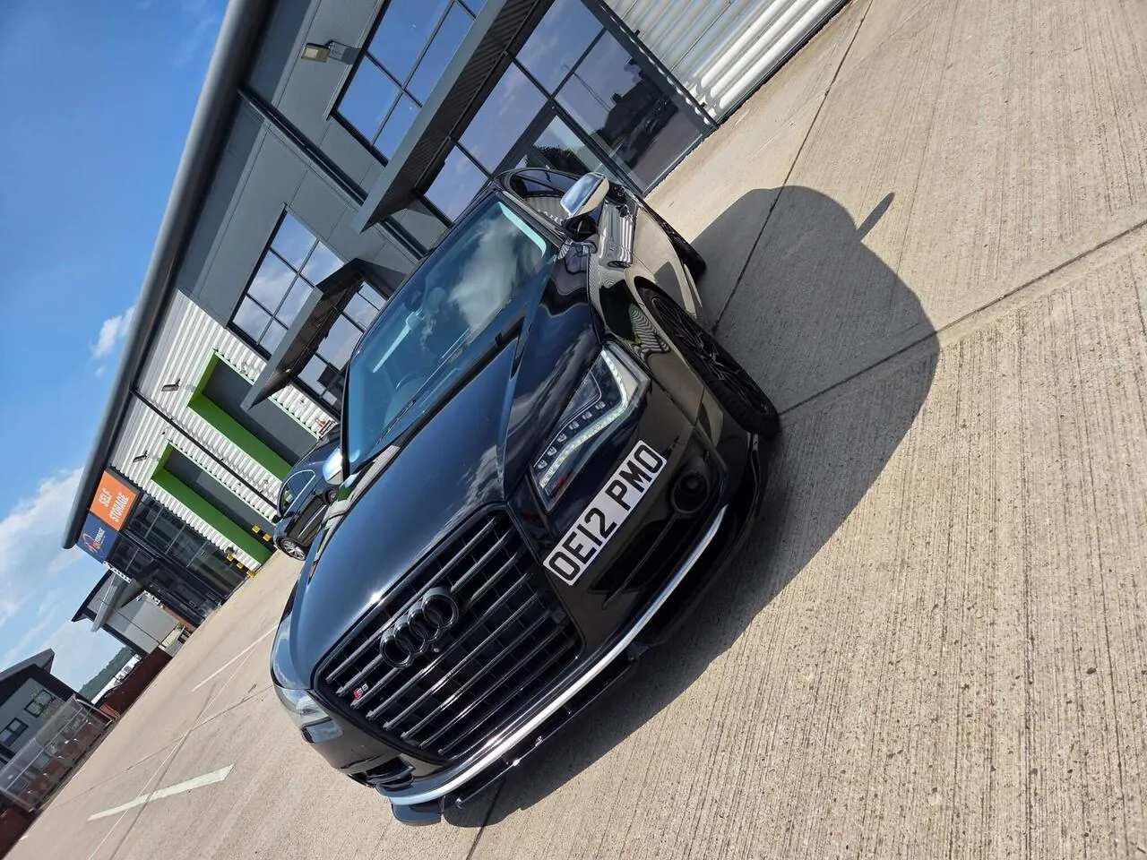 Audi S8 2012 photo 2