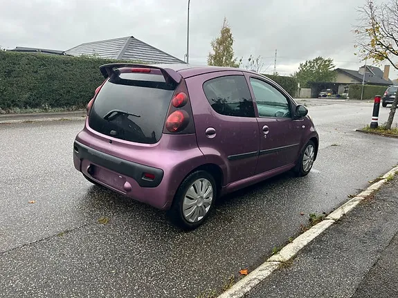 Peugeot 107 2013 photo 3