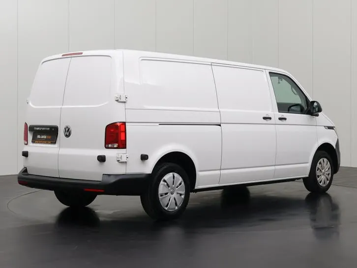 Volkswagen Transporter 2023 photo 2