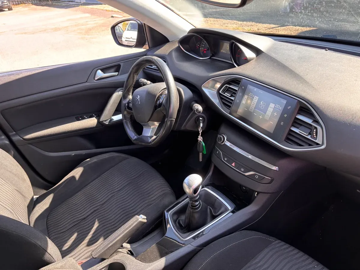 Peugeot 308 2014 photo 2