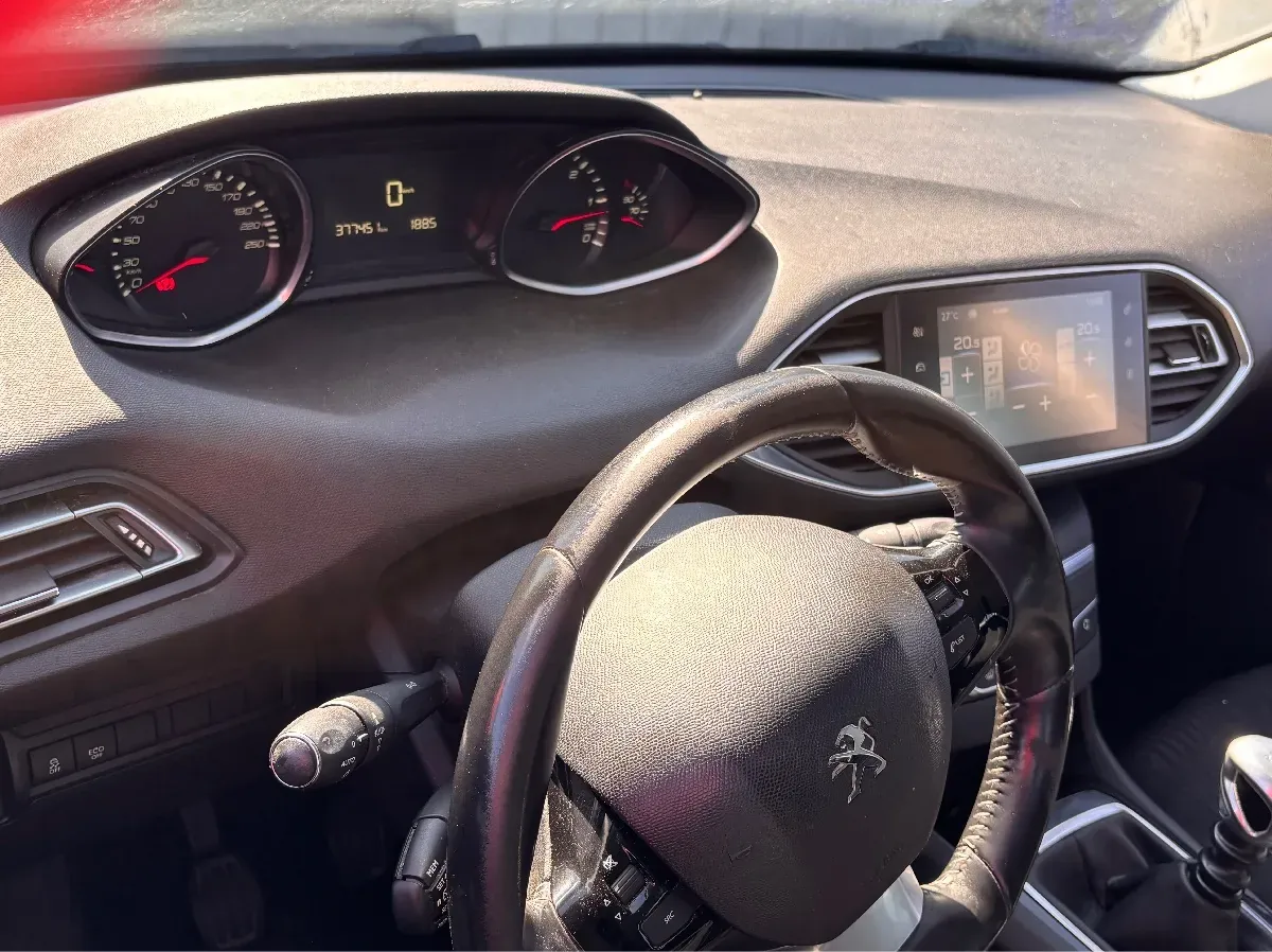 Peugeot 308 2014 photo 3