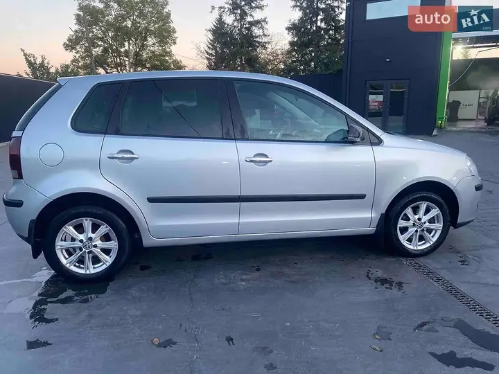 Volkswagen Polo 2006 photo 2