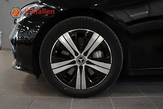 Mercedes-Benz C300 2024 photo 4