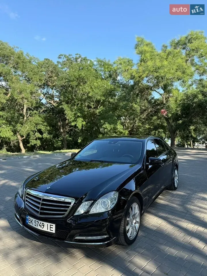 Mercedes-Benz E-Class 2012 photo 2