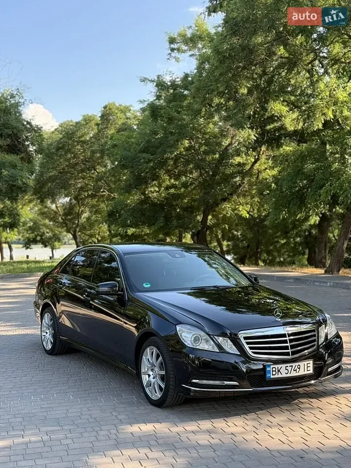 Mercedes-Benz E-Class 2012 photo 3