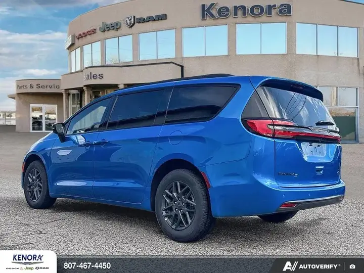 Chrysler Pacifica 2027 photo 5