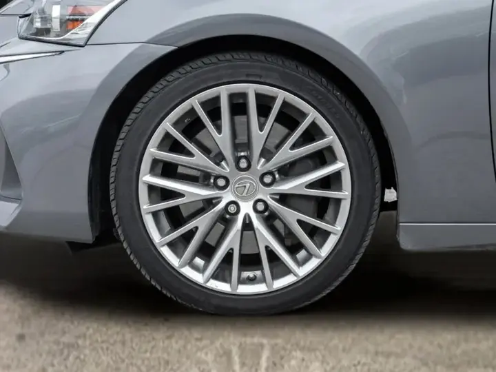 Lexus Is 300 2019 photo 4
