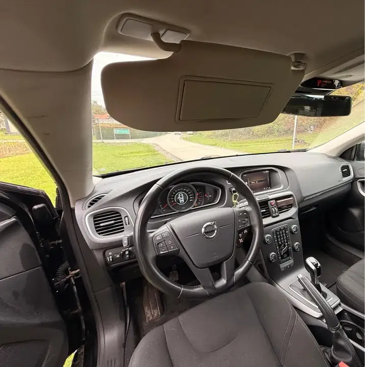 Volvo V40 Cross Country 2018 photo 2