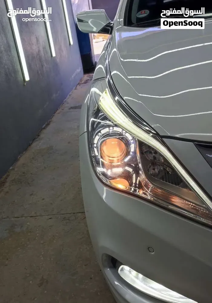 BMW 5 Series 2012 photo 2